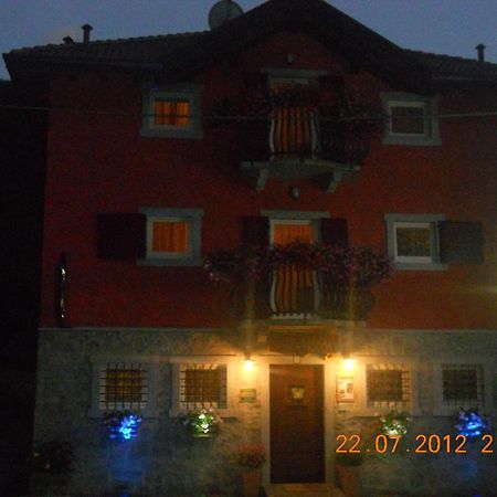 Garni La Genziana Bed & Breakfast Temu Exterior photo